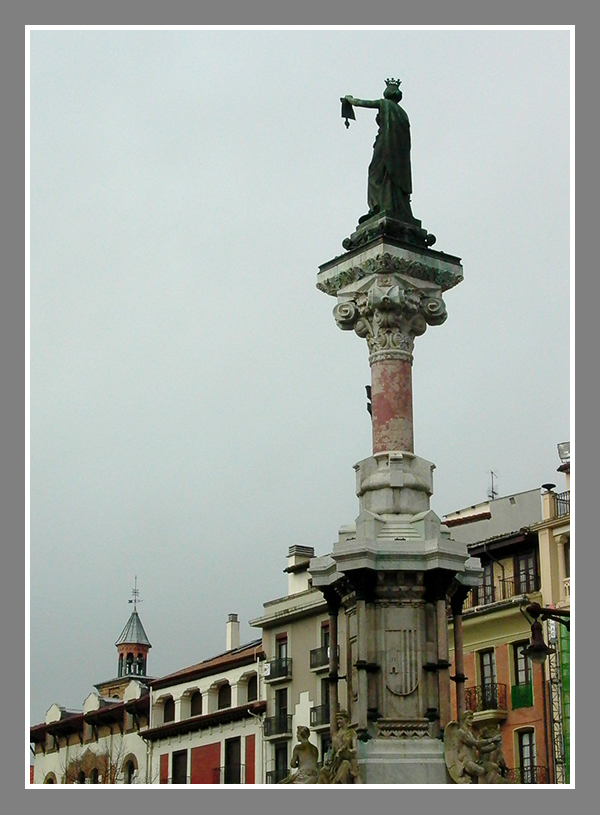 Monumento a los Fueros